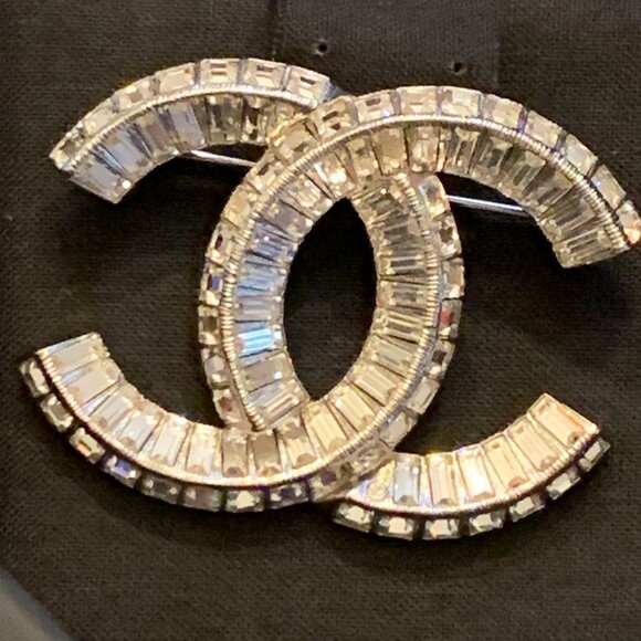 CHANEL Jewelry - CHANEL Baguette Crystal CC Brooch in Silver.